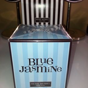 Henri Bendel refreshing blue jasmine candle